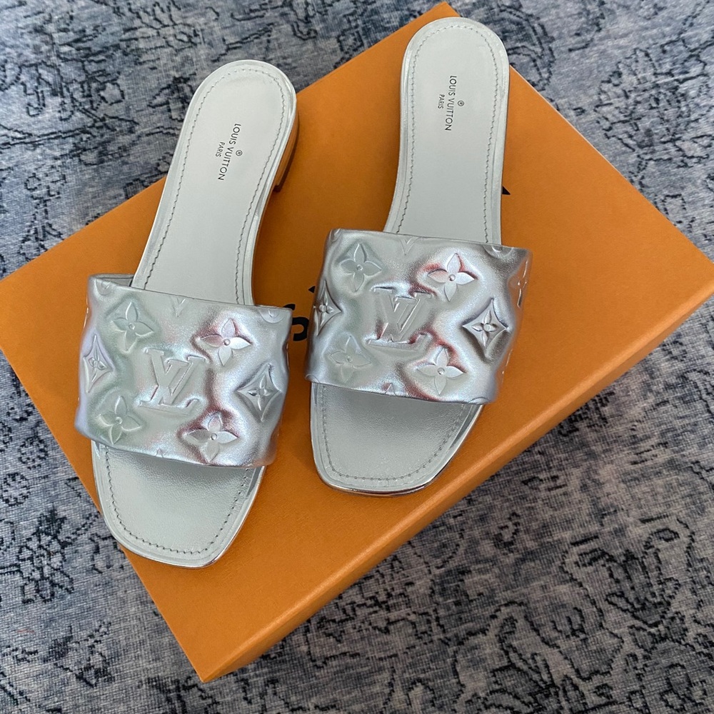 ❌SOLD❌Louis Vuitton Revival Slides